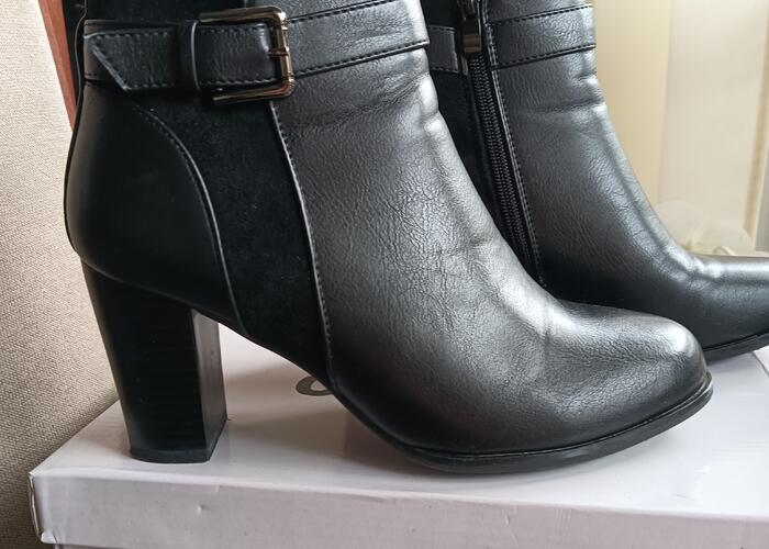 Grajewo ogłoszenia: Sprzedam buty róż 39. Wys. obcasa 7cm. 
Stan jak nowe. Odbiór...